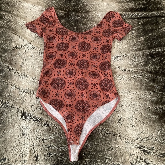 Womens coral/blush, pink Geometric Bodysuit One-Piece Size Small Snap - Picture 7 of 12